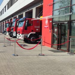 Słupek uroczysty odgradzający chromowany z obciążeniem + sznur 2m